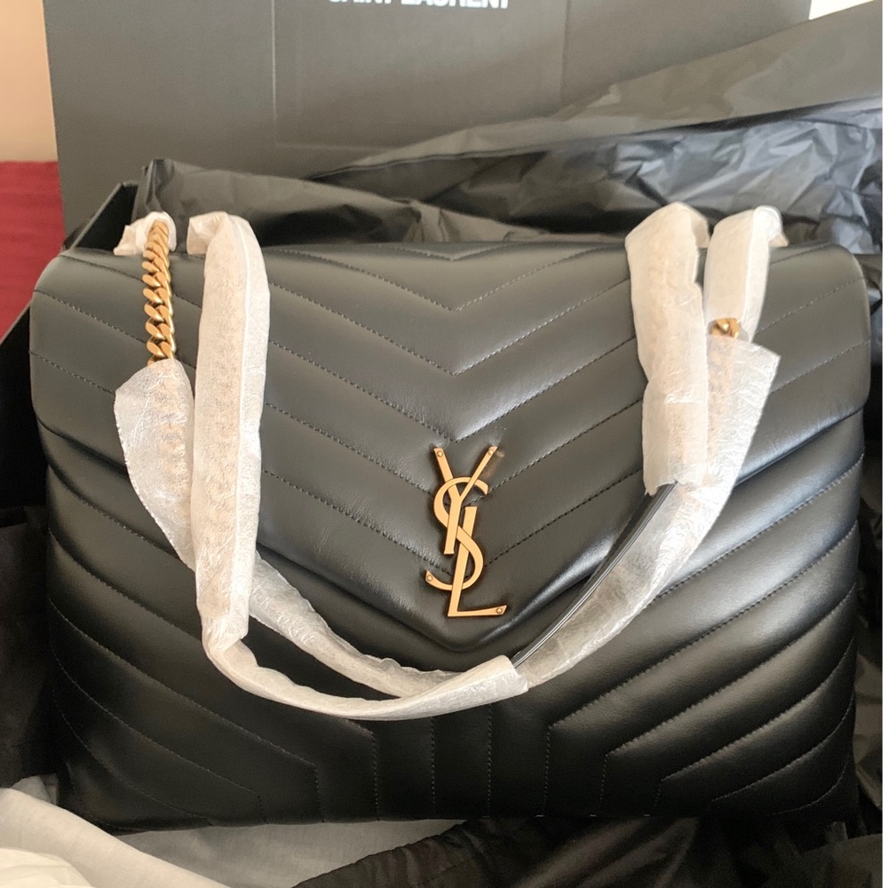 🆕🥰 Gorgeous YSL Large Loulou Bag